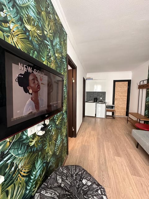 TV and multimedia, Kitchen or kitchenette