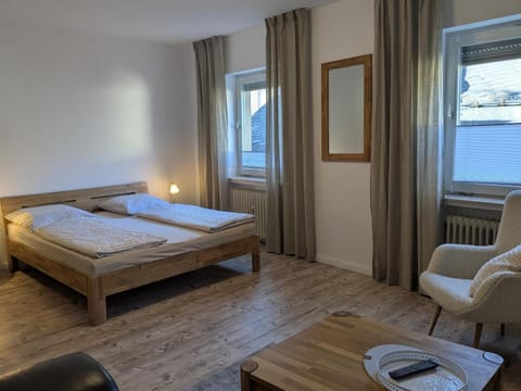 Bed, Photo of the whole room, Seating area