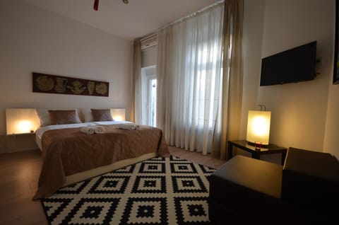 Photo of the whole room, Bedroom, Garden view