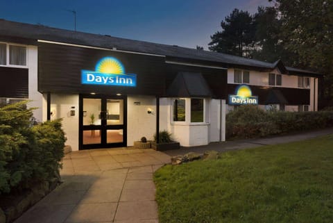 Property building, Facade/entrance, Night, On site