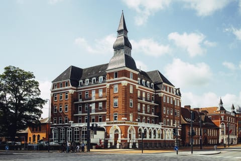 Property building, Location