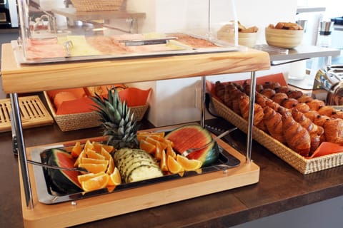 Food and drinks, Food, Breakfast, Continental breakfast, Buffet breakfast, Lunch