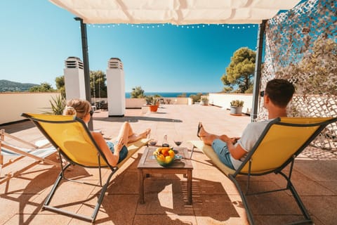 View (from property/room), Balcony/Terrace, Seating area, Sea view