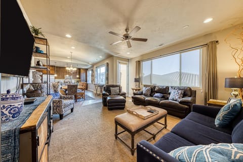 Redstone Villa: Paradise Village #47 House in Santa Clara