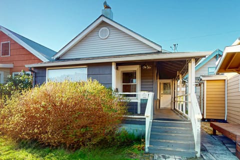 Captain's Cottage House in Rockaway Beach