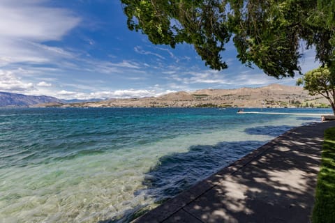 Perfect View Apartment in Chelan (In Town)