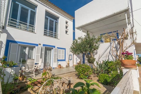 Property building, Patio, Facade/entrance