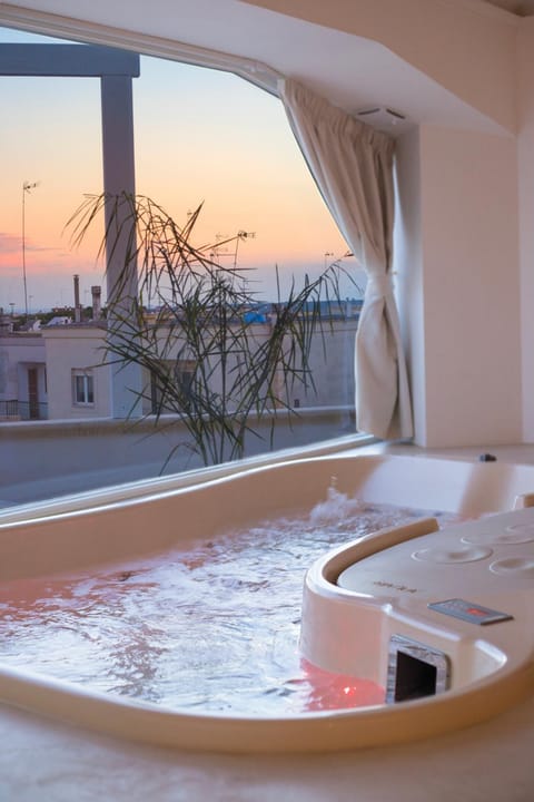 Hot Tub, City view