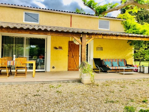 Facade/entrance, Balcony/Terrace