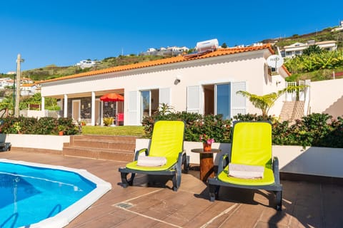 Garden, Balcony/Terrace, Pool view