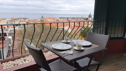 Natural landscape, Coffee/tea facilities, View (from property/room), Balcony/Terrace, Seating area, Mountain view, Mountain view, Sea view
