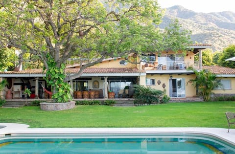 Casa Palomas Bed and Breakfast Bed and Breakfast in Chapala