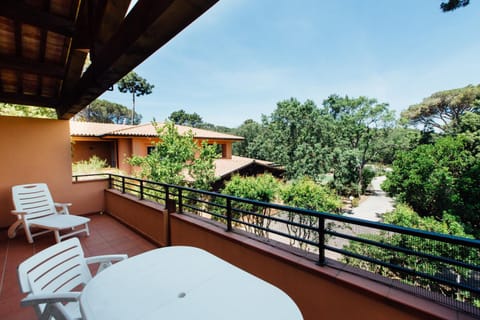 Facade/entrance, Balcony/Terrace