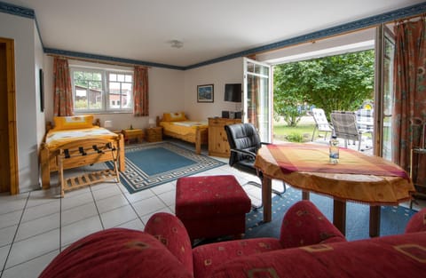 Garden, Balcony/Terrace, Living room, Decorative detail, Seating area, Bedroom