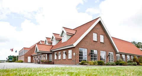 Property building, Day, Landmark view