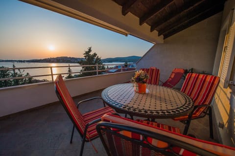 Balcony/Terrace, Seating area, Sea view, Sunset