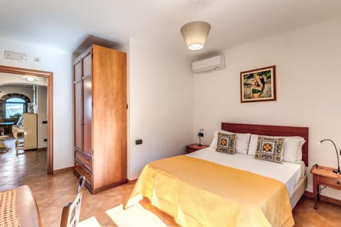 Bedroom, air conditioner