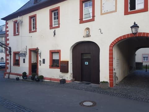 Property building, Day, View (from property/room), View (from property/room), City view, City view, Landmark view, Landmark view, Street view, Street view, Quiet street view