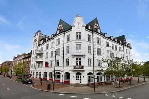 Property building, Location