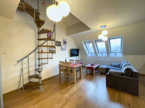 TV and multimedia, Dining area