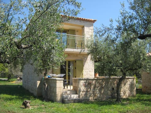 Facade/entrance, Balcony/Terrace