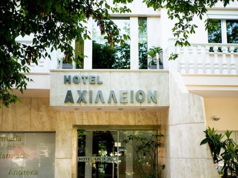 Facade/entrance