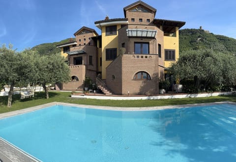 Property building, Garden, Swimming pool