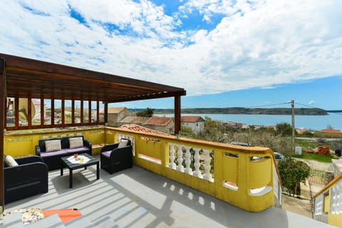 Balcony/Terrace, children, Family