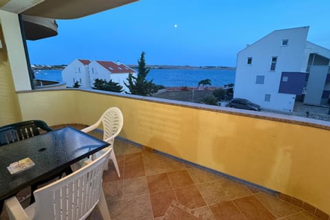 Balcony/Terrace, children, Family