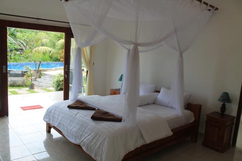 Villa Mangga Beach Bed and Breakfast in Abang