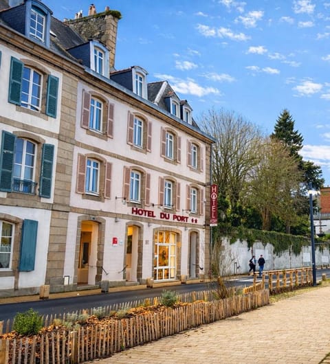 Property building, Facade/entrance, View (from property/room), City view, River view, Street view