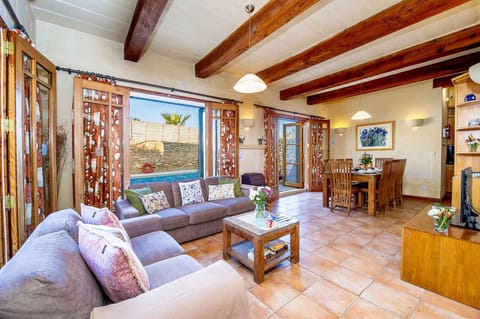 Communal lounge/ TV room, Living room