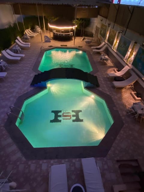 Pool view, Swimming pool, sunbed