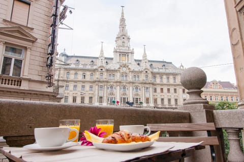 Balcony/Terrace, City view, Landmark view, Street view