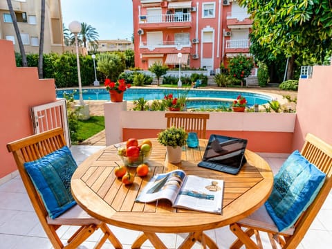 Property building, Patio, Spring, Day, Garden, View (from property/room), Balcony/Terrace, Living room, Seating area, Dining area, Garden view, Pool view, Swimming pool, sunbed