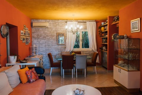 Day, Decorative detail, Seating area, Dining area, hair dresser, locker, air conditioner