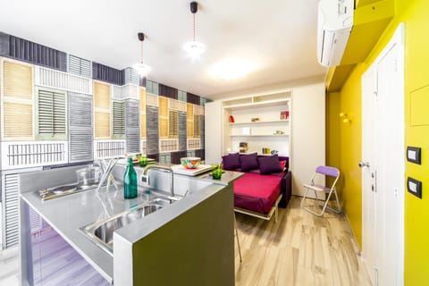 Kitchen or kitchenette, Bedroom