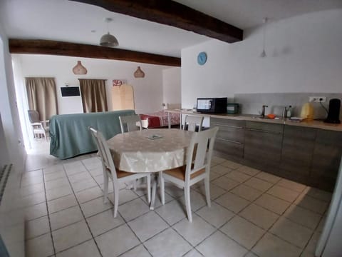 Bed, Night, TV and multimedia, Kitchen or kitchenette, Living room, Bedroom, kitchen