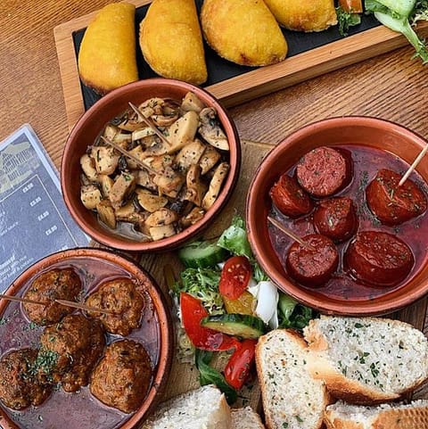 Restaurant/places to eat, Food and drinks, Food