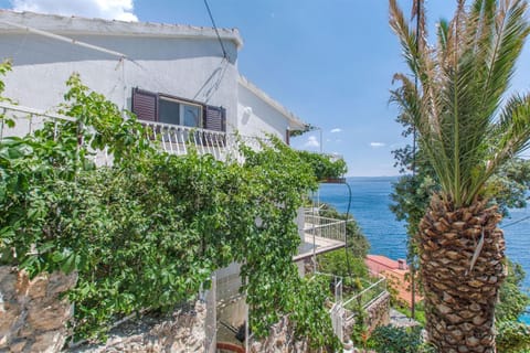 Facade/entrance, Sea view