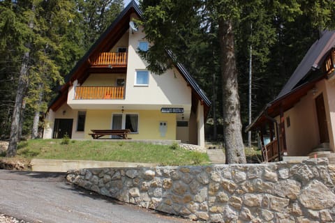 Off site, Neighbourhood, Summer