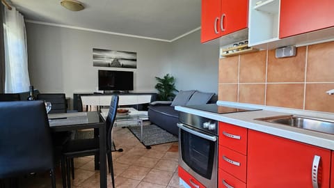 Kitchen or kitchenette, Seating area