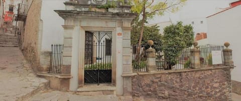 Facade/entrance, Neighbourhood, Garden