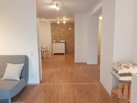 Kitchen or kitchenette, Dining area, oven