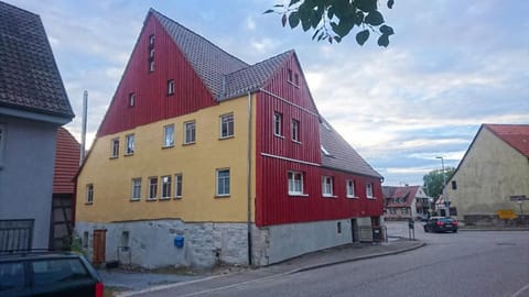 Facade/entrance