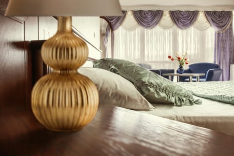 Bed, Day, Decorative detail