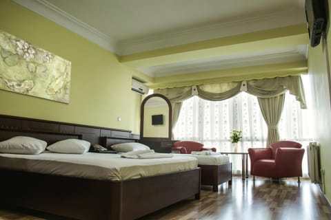 Bed, Photo of the whole room, Decorative detail