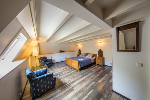 Bed, Decorative detail, Bedroom