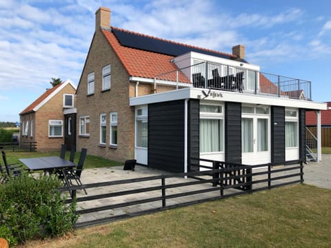 Property building, Garden, View (from property/room), Balcony/Terrace, Garden view, Street view, Quiet street view