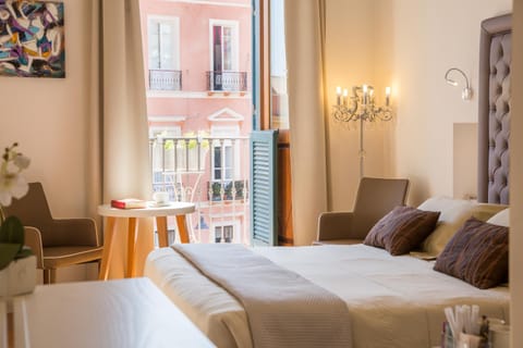 Nearby landmark, Restaurant/places to eat, Neighbourhood, View (from property/room), Balcony/Terrace, Bedroom, City view, Street view, Supermarket/grocery shop, Shopping Area, Time of day, children